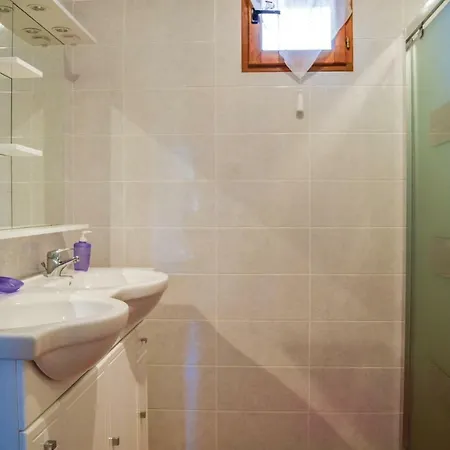 Three-bedroom Holiday In Ventiseri